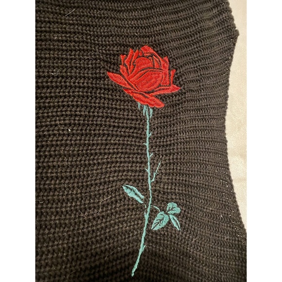 Rose crop sweater. - Picture 2 of 3